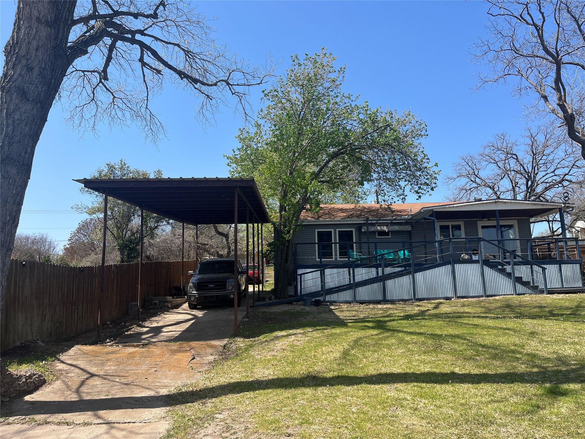 1122 W Lake Drive Weatherford TX 76087