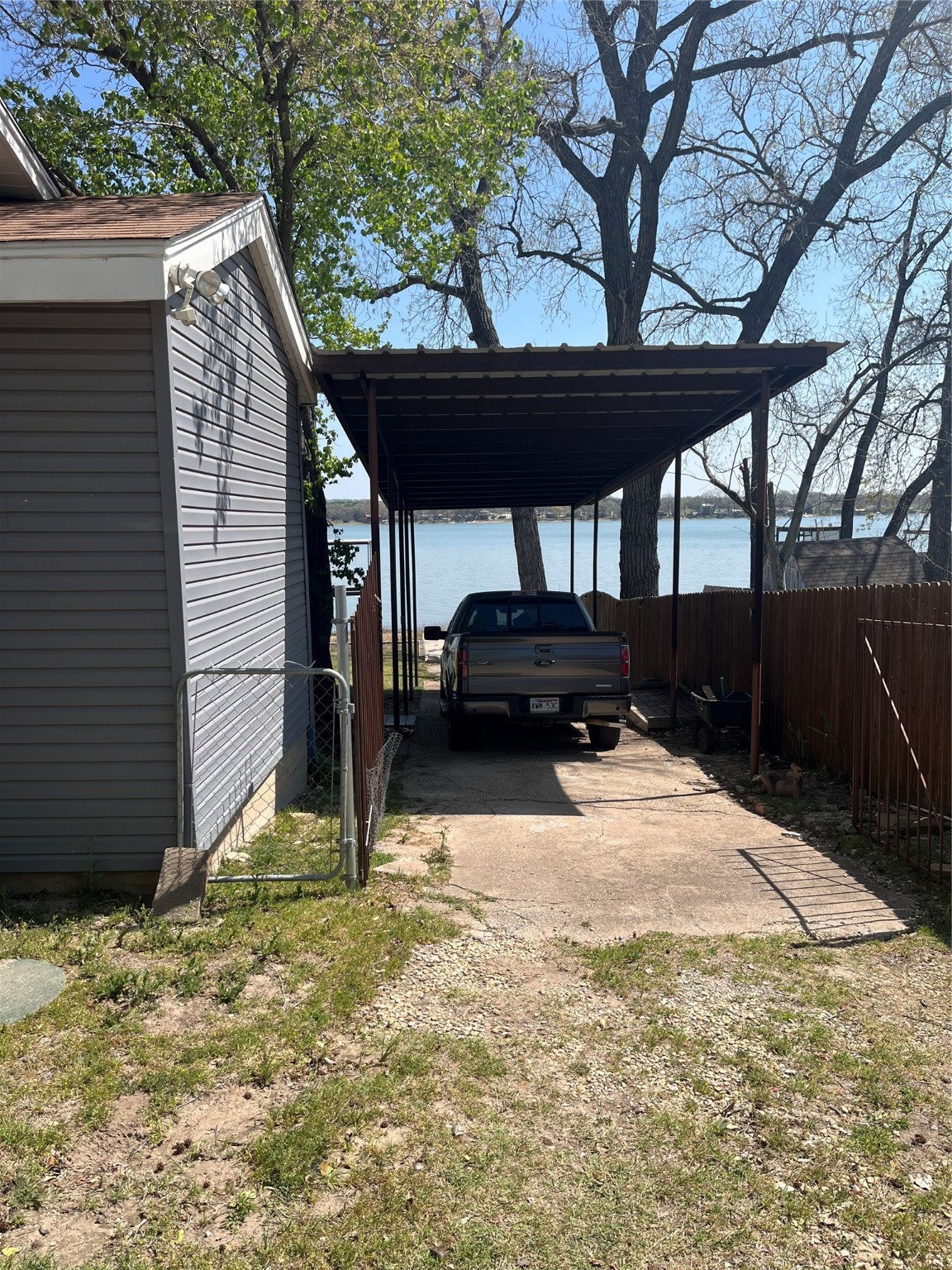 1122 W Lake Drive Weatherford TX 76087