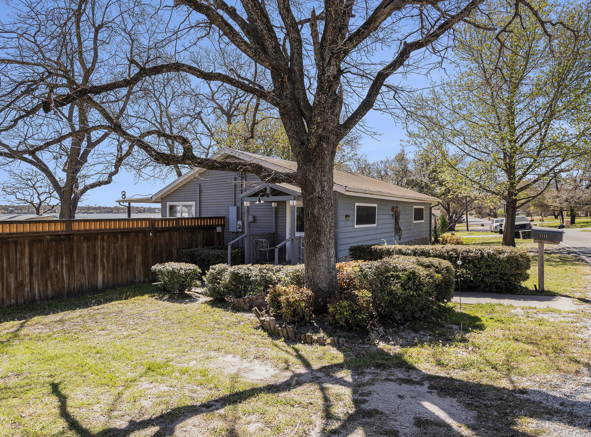 1122 W Lake Drive Weatherford TX 76087