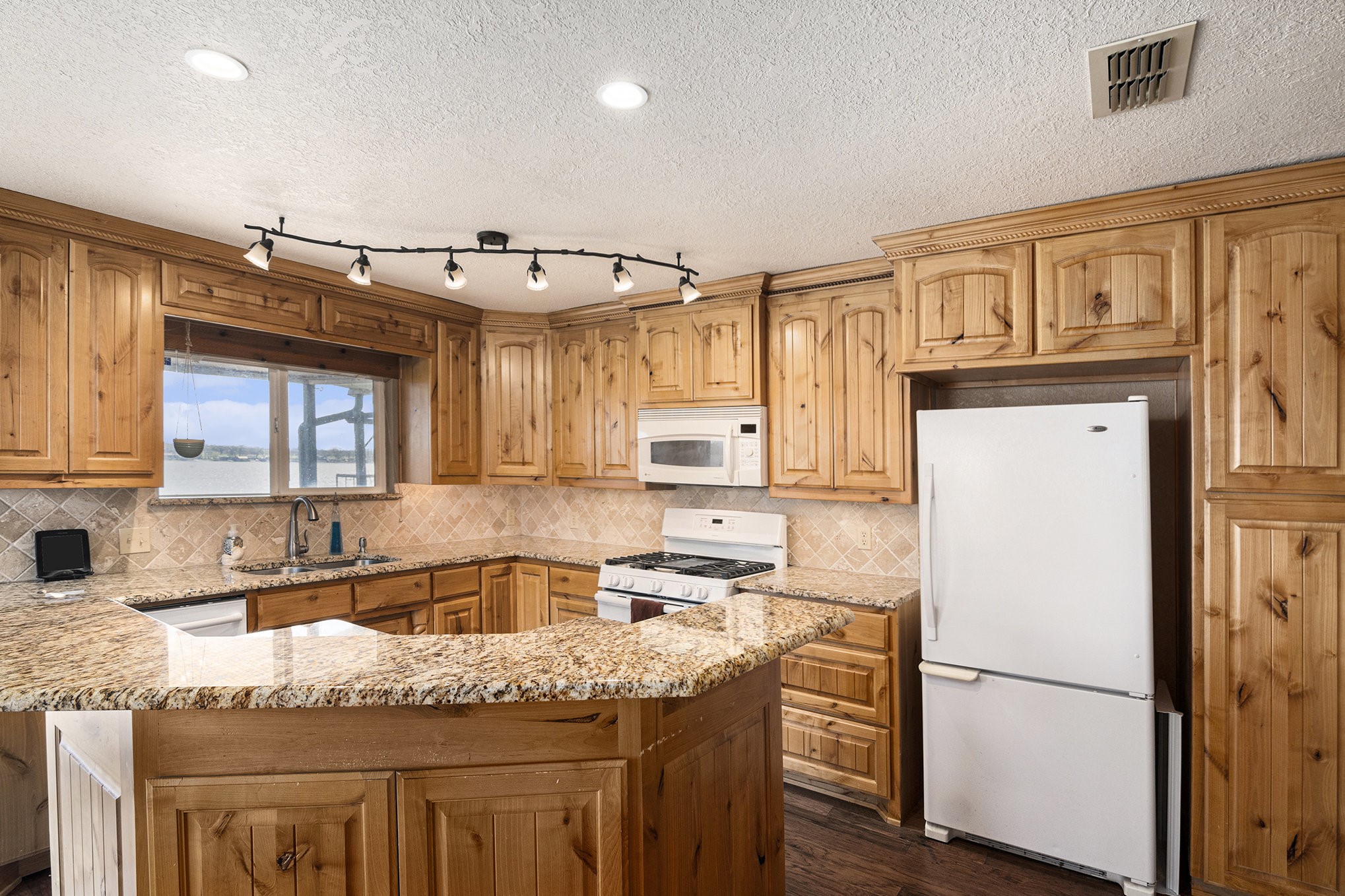 1122 W Lake Drive Weatherford TX 76087