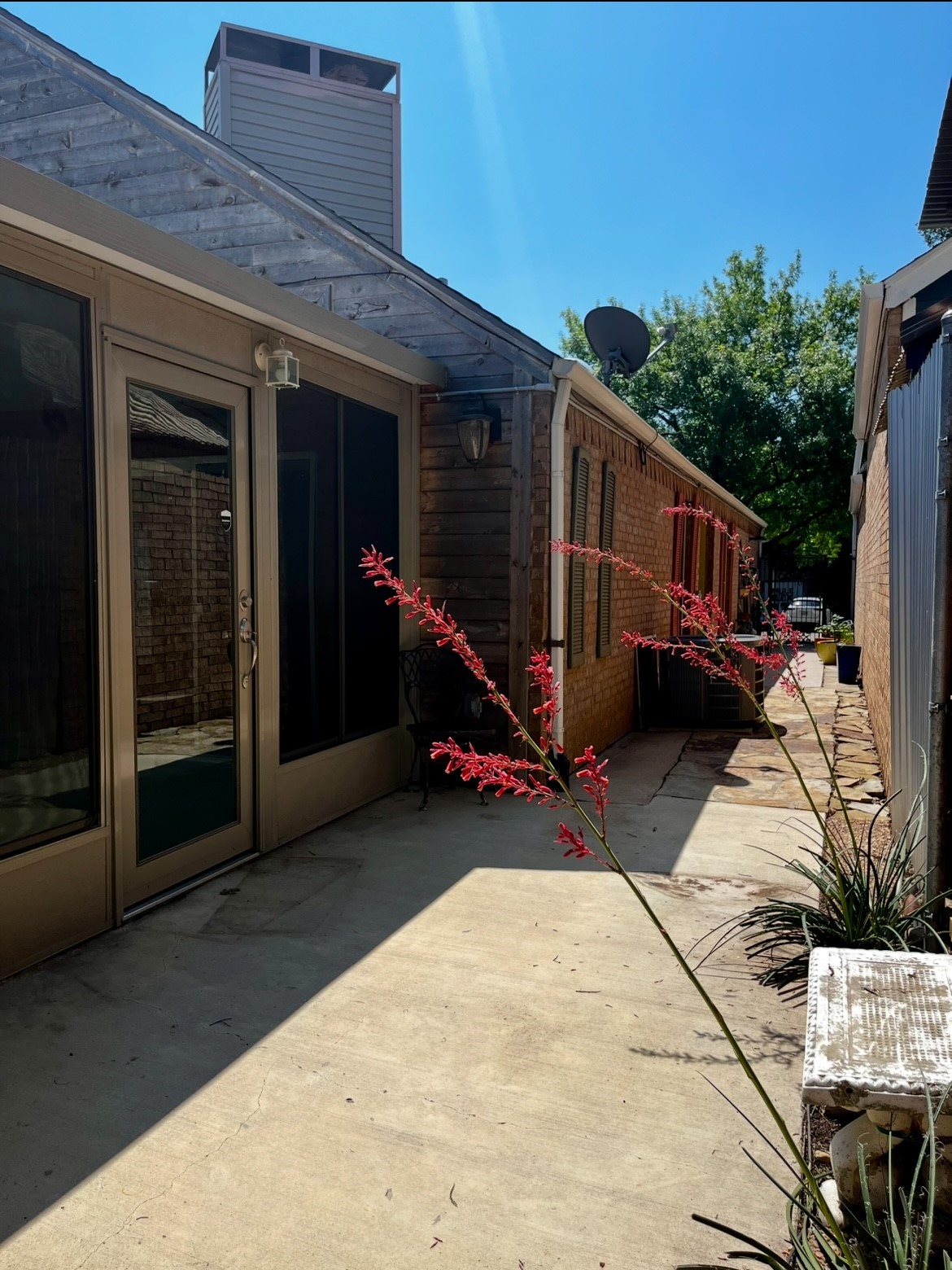 507 Briarcliff Garland TX 75043