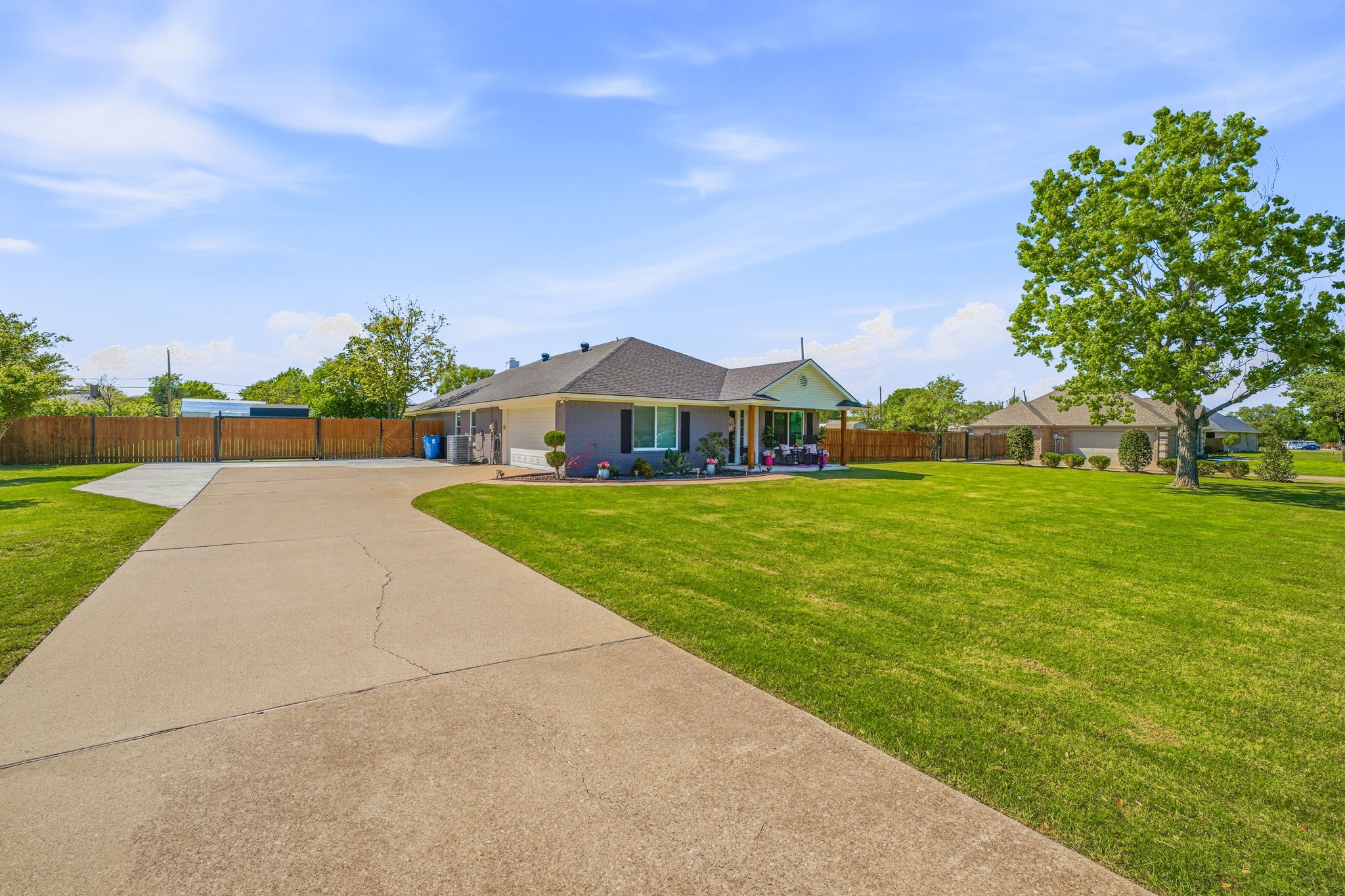 210 Southview Drive Hudson Oaks TX 76087