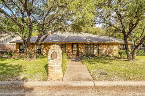 2318 King Richard Drive Grand Prairie TX 75050