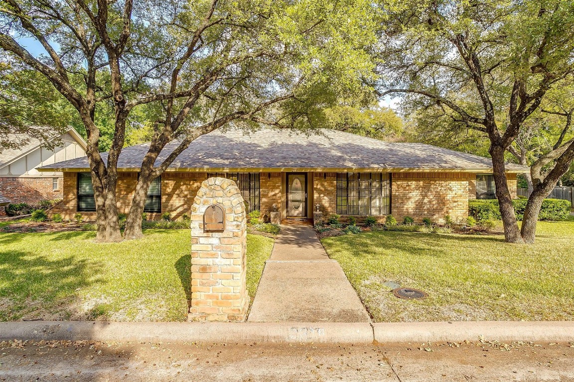 2318 King Richard Drive Grand Prairie TX 75050