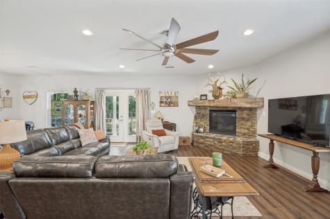 105 W Adkins Street Seagoville TX 75159