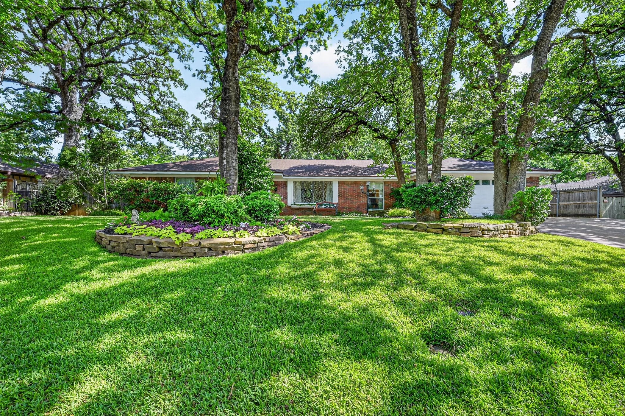 2214 Ravinia Drive Arlington TX 76012