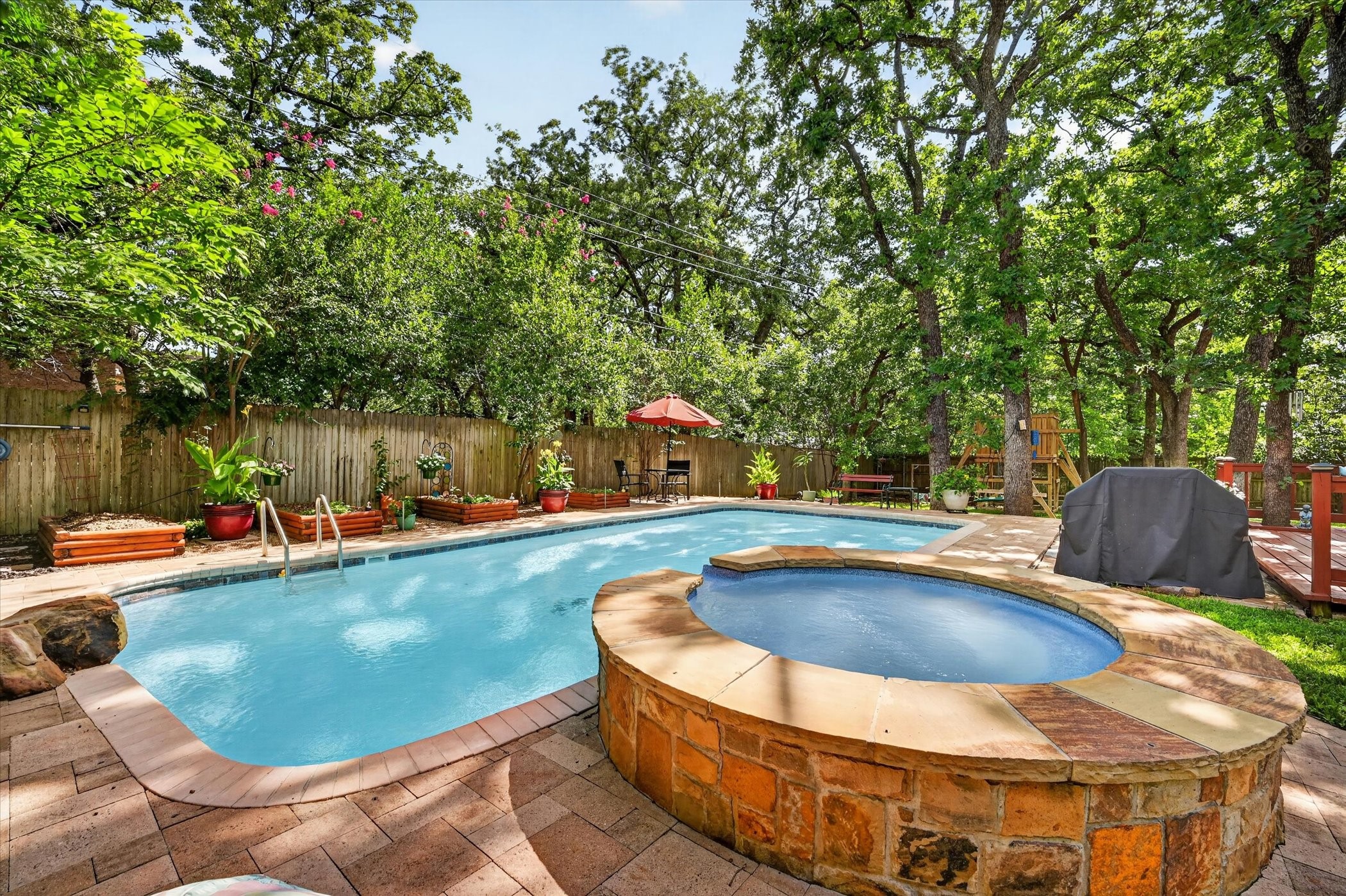 2214 Ravinia Drive Arlington TX 76012