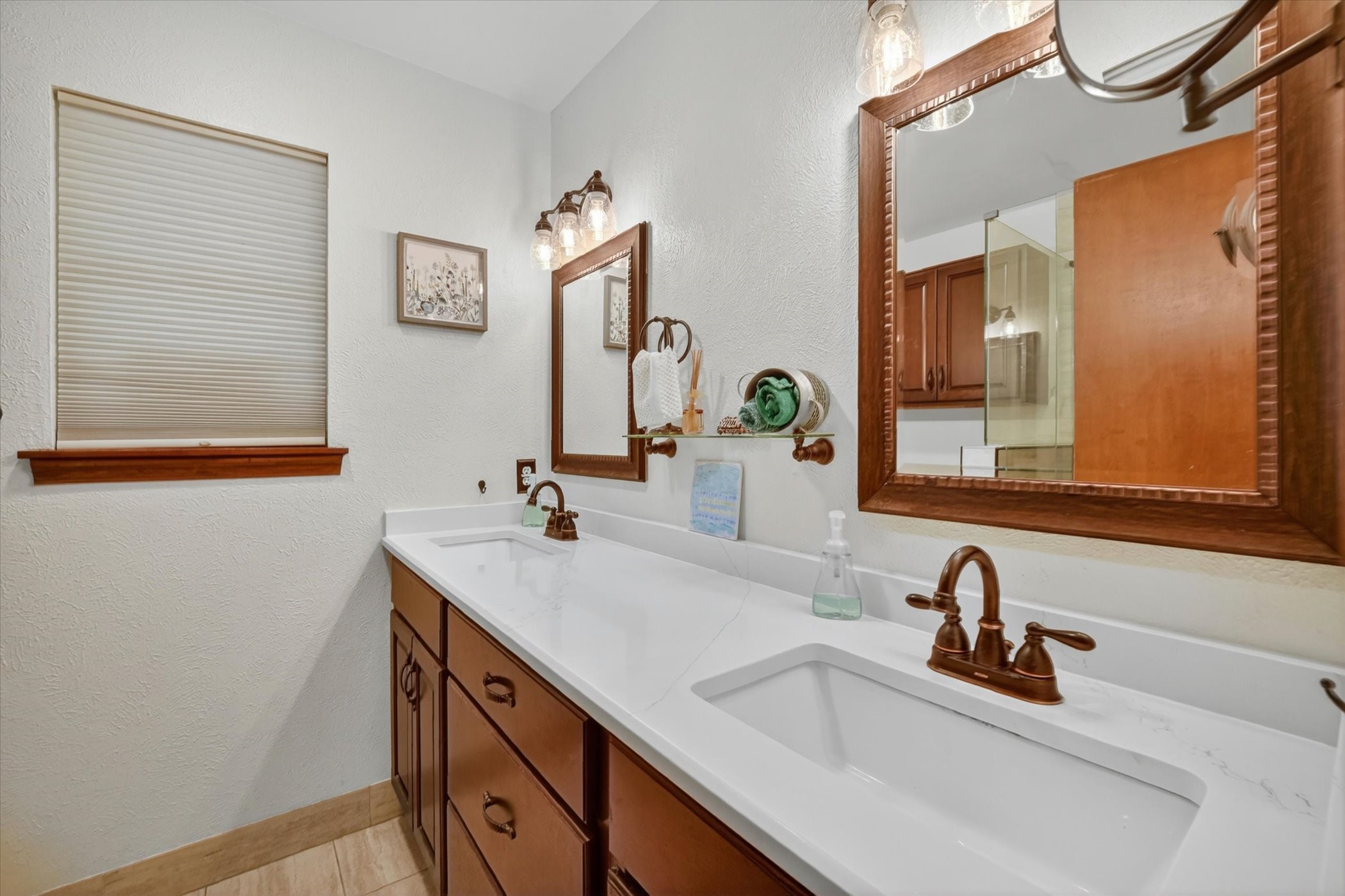 2214 Ravinia Drive Arlington TX 76012