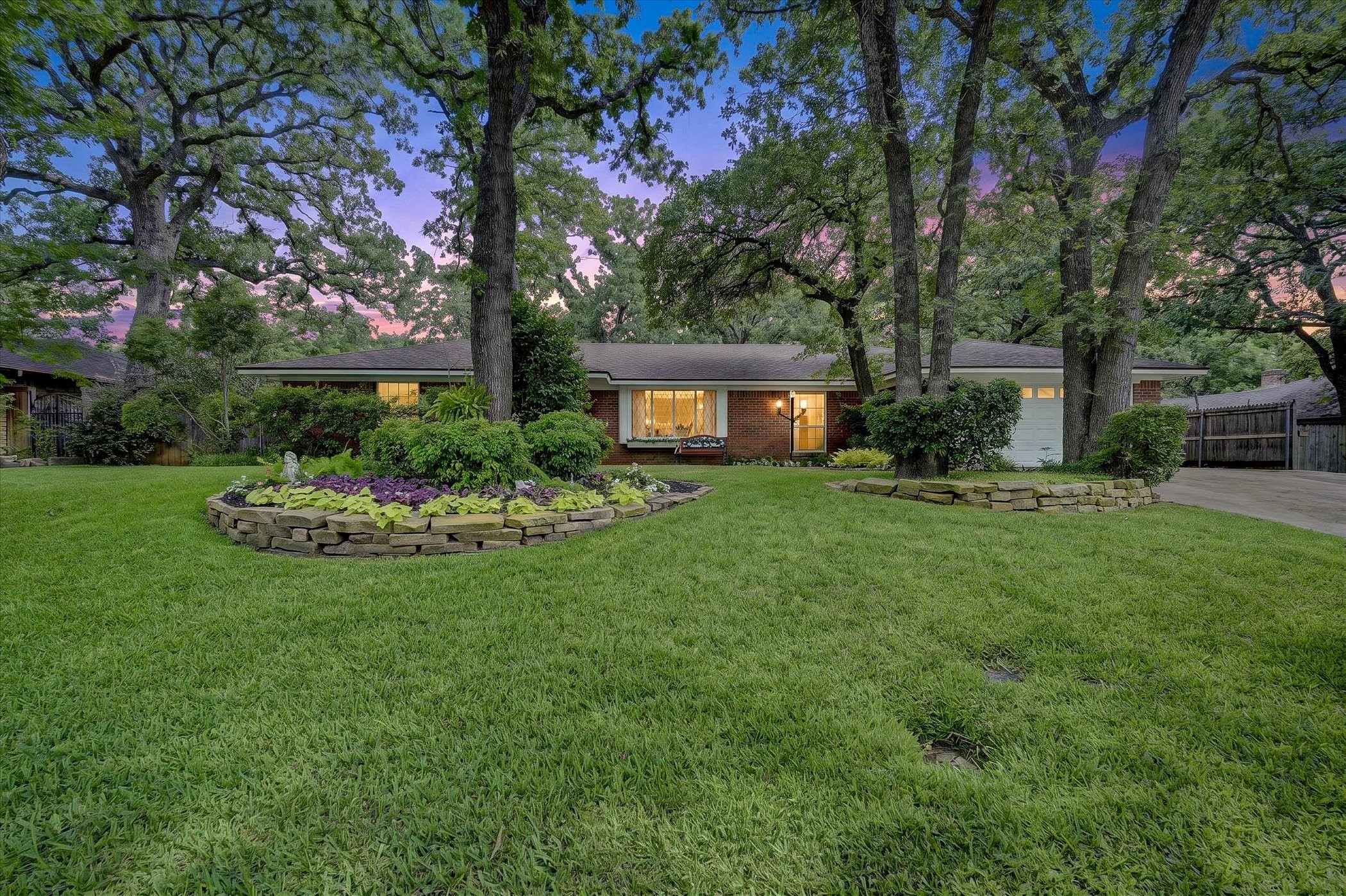 2214 Ravinia Drive Arlington TX 76012