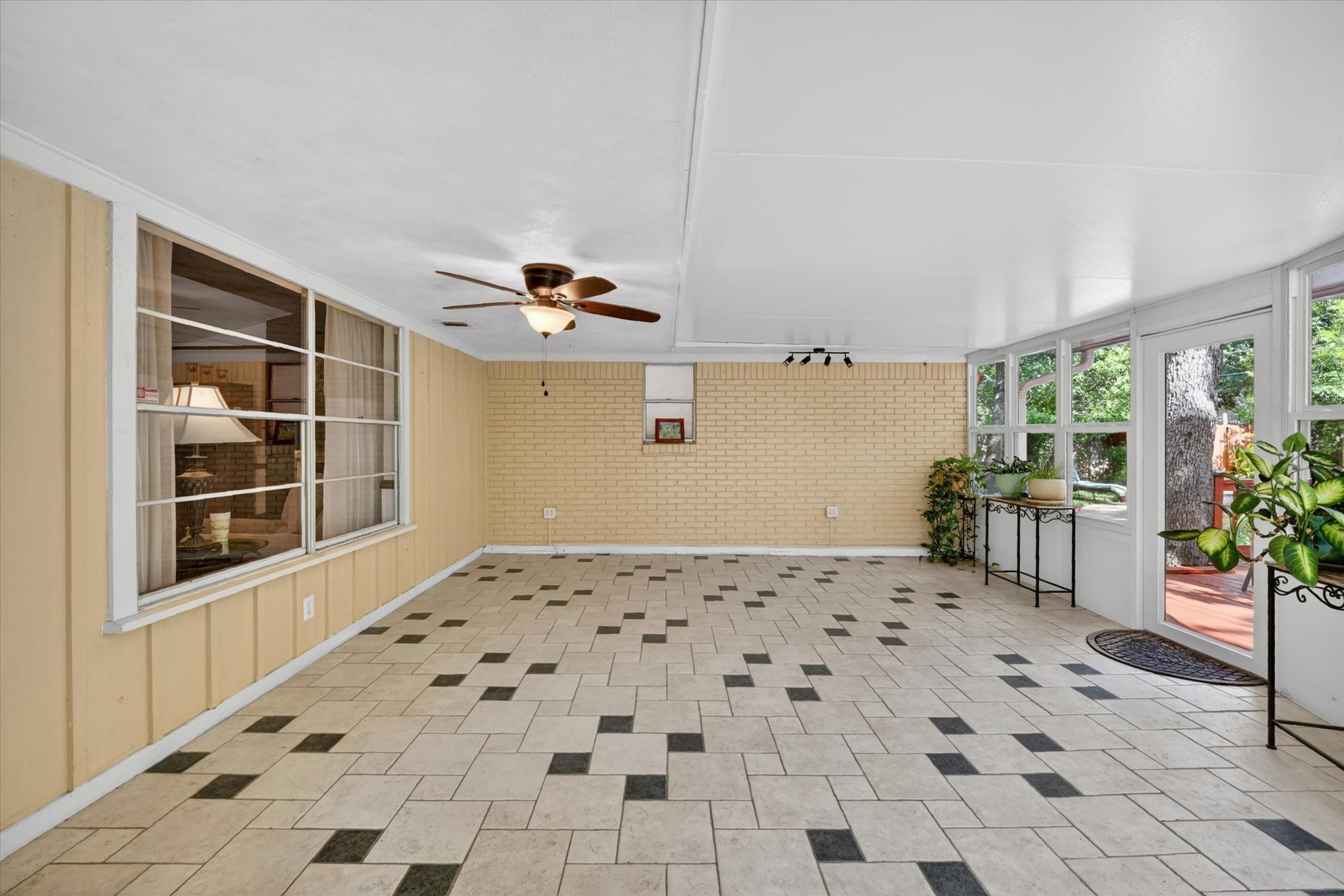 2214 Ravinia Drive Arlington TX 76012