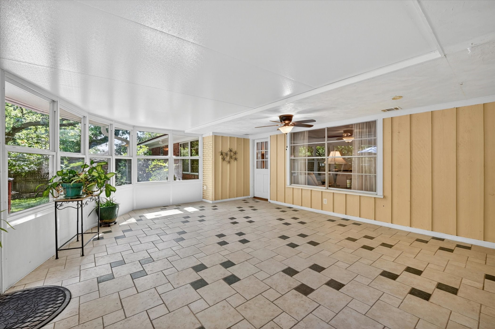 2214 Ravinia Drive Arlington TX 76012