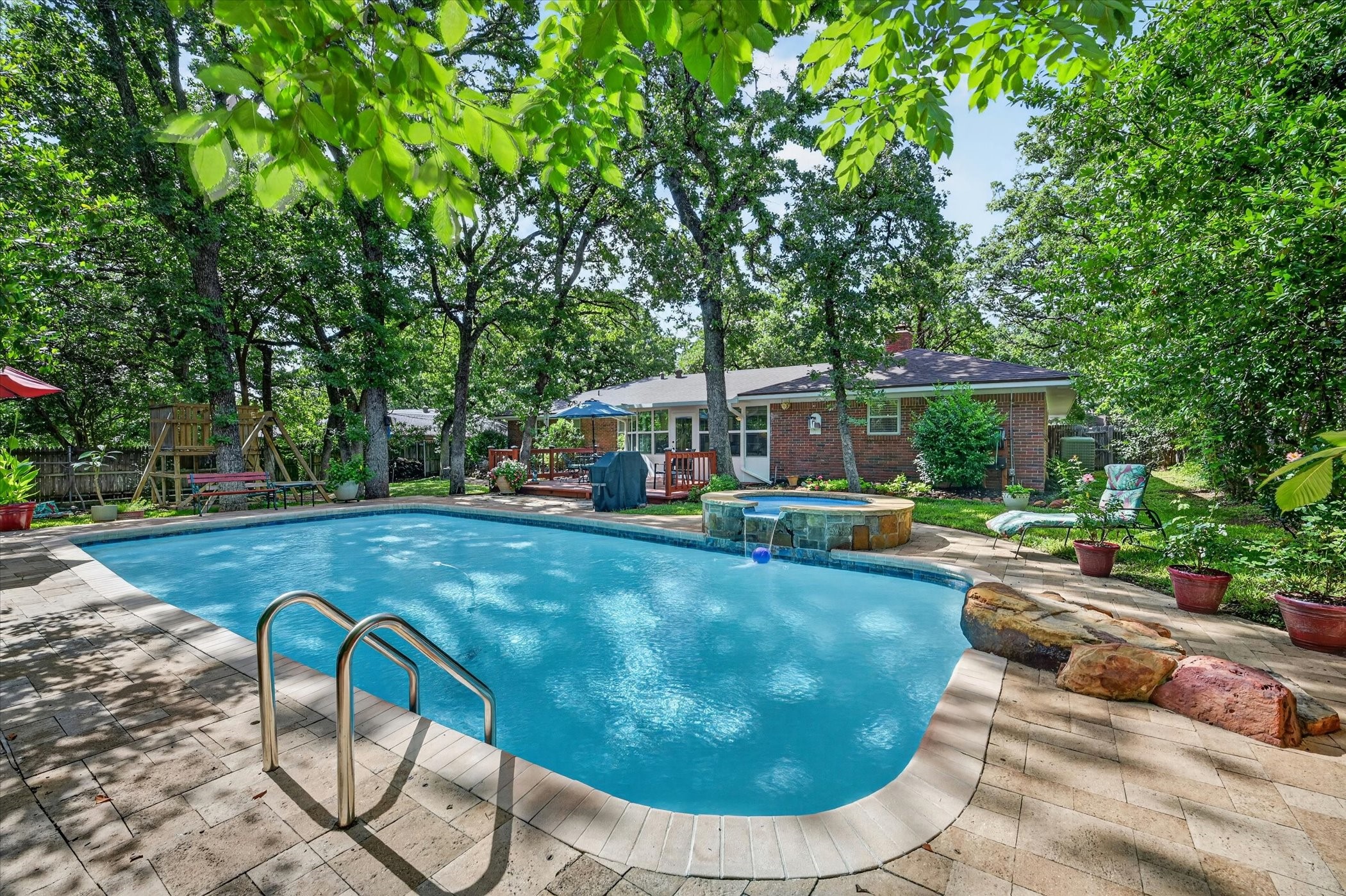 2214 Ravinia Drive Arlington TX 76012