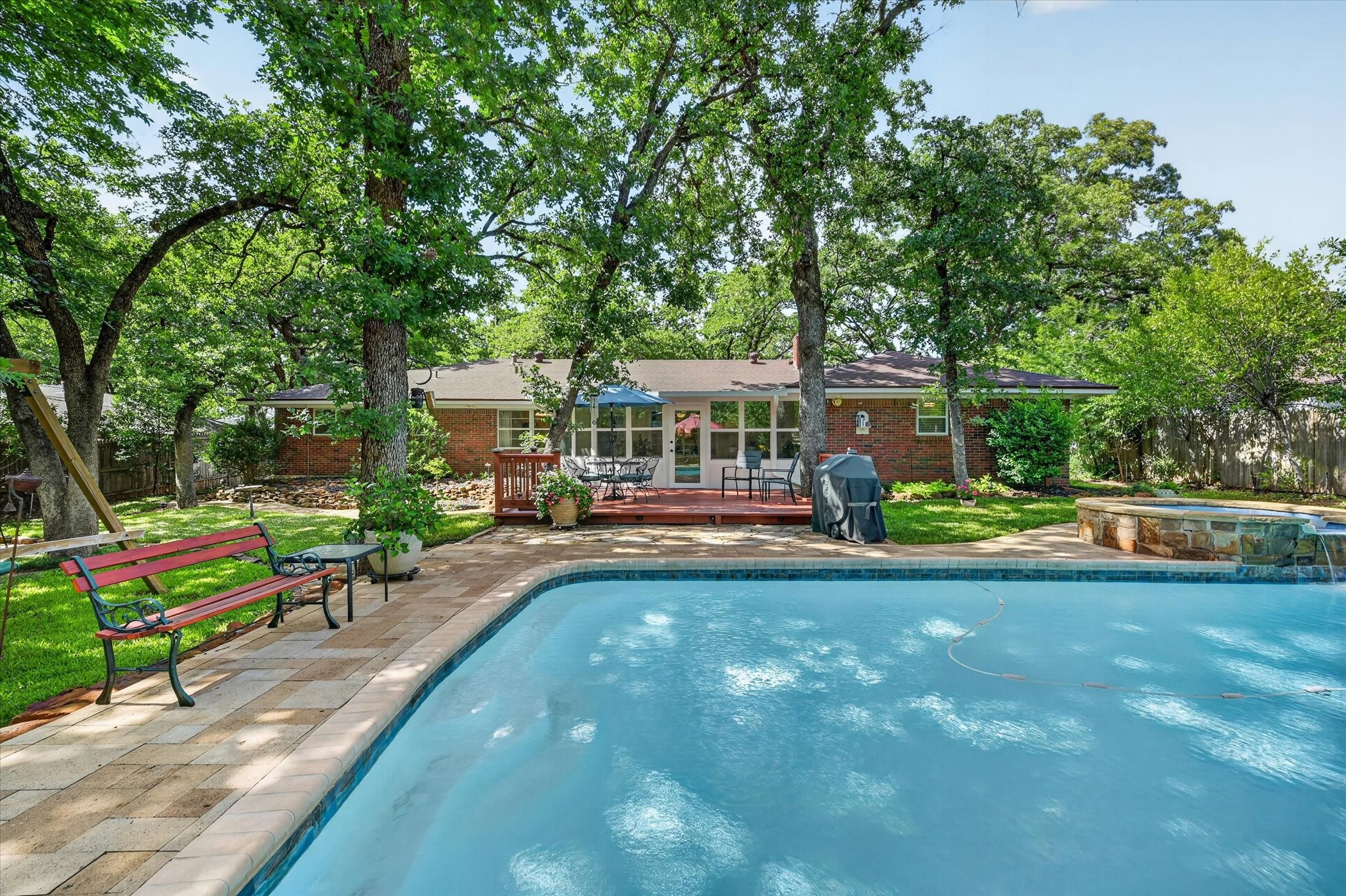 2214 Ravinia Drive Arlington TX 76012
