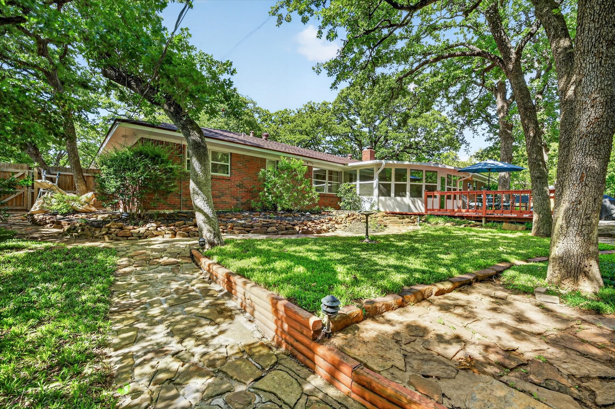2214 Ravinia Drive Arlington TX 76012