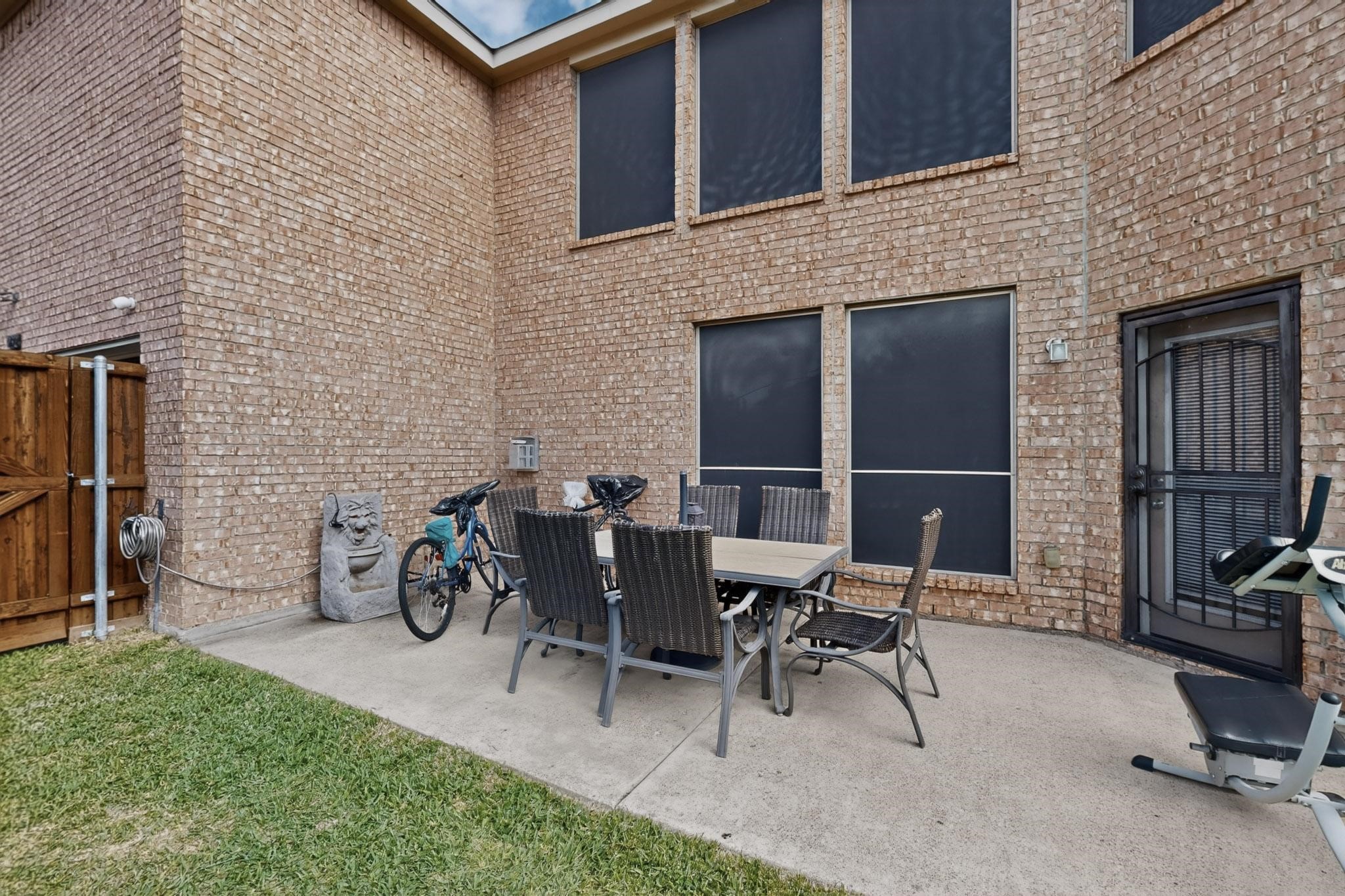 232 Wellington Drive Desoto TX 75115