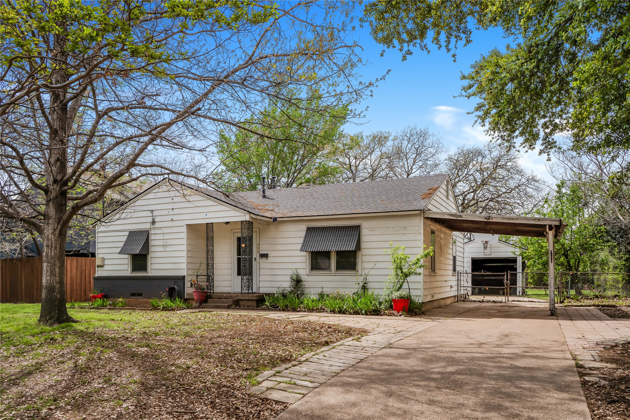 305 Thompson Street Irving TX 75061