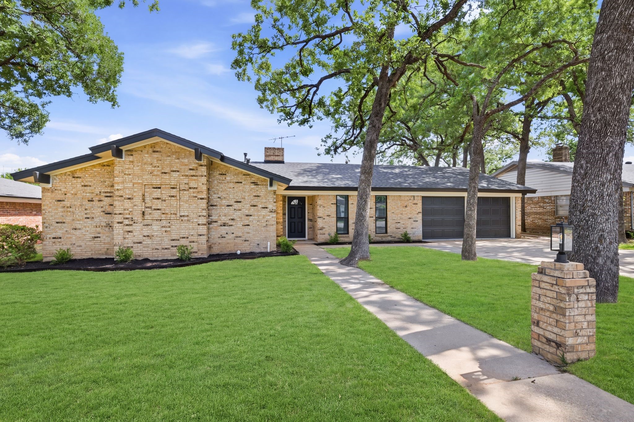 709 Thousand Oaks Drive Hurst TX 76054
