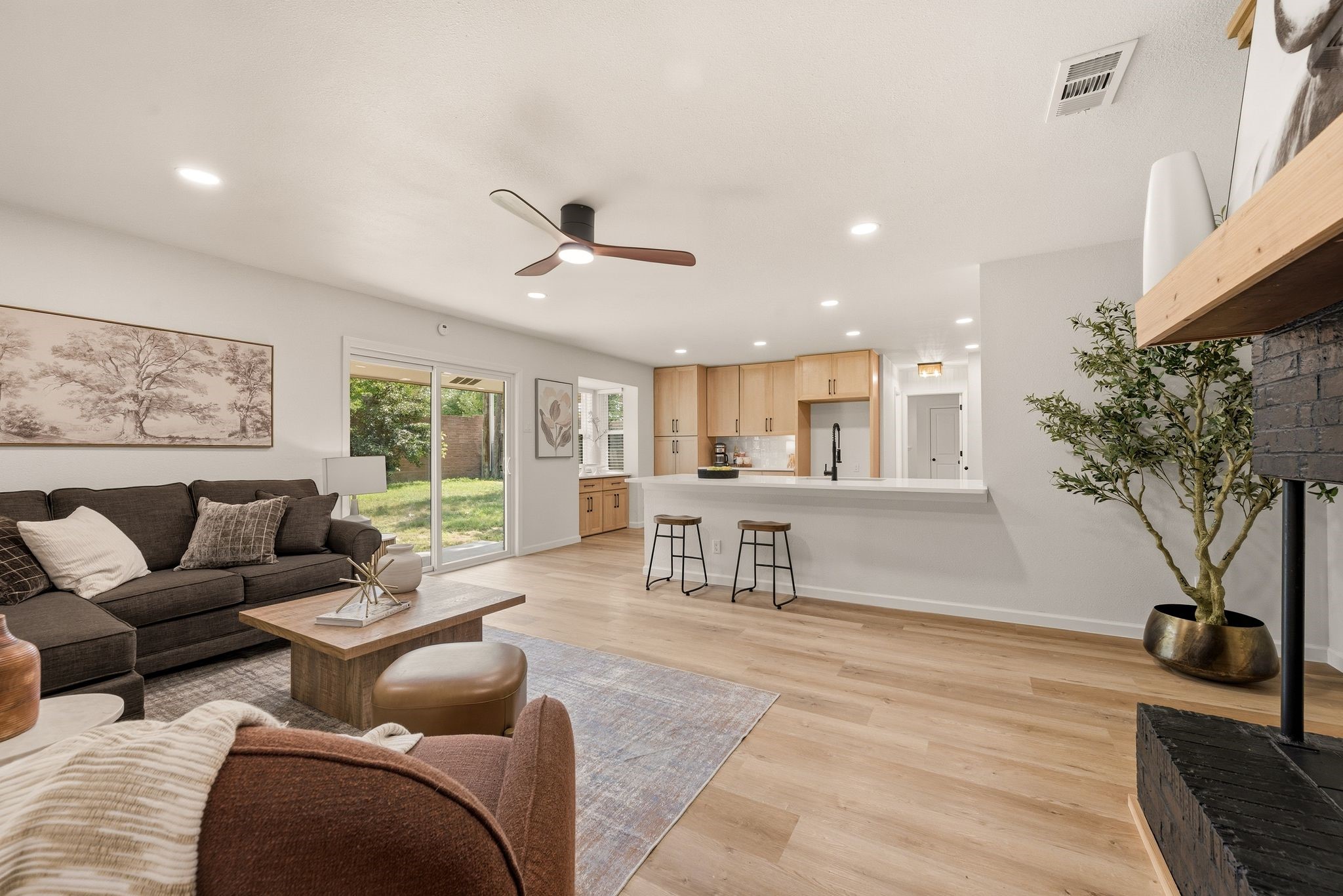 709 Thousand Oaks Drive Hurst TX 76054