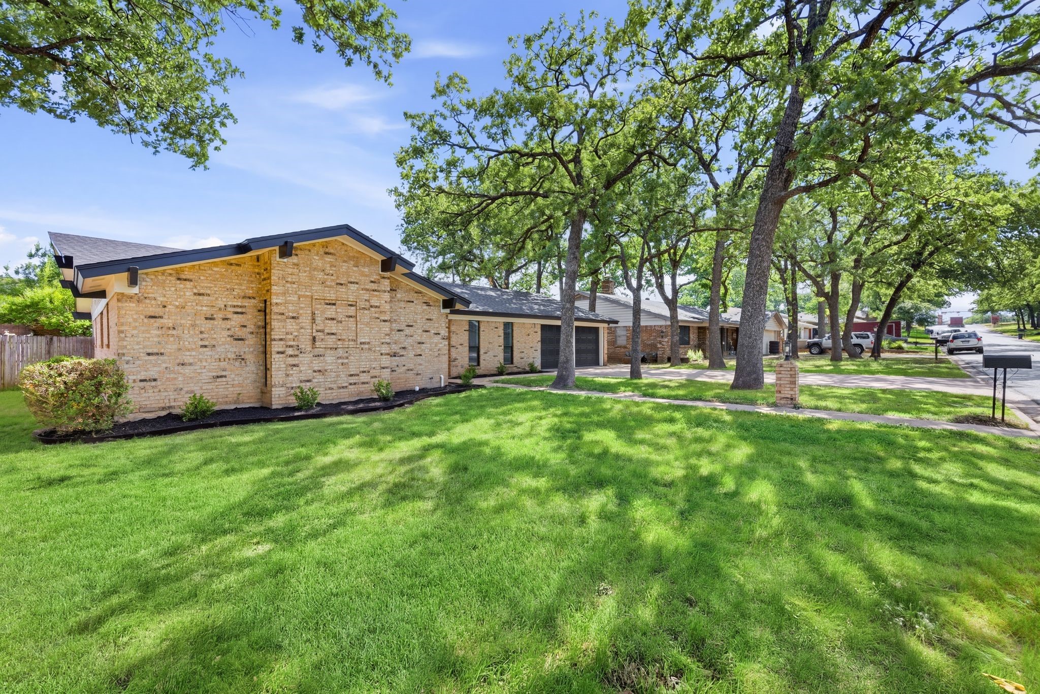 709 Thousand Oaks Drive Hurst TX 76054