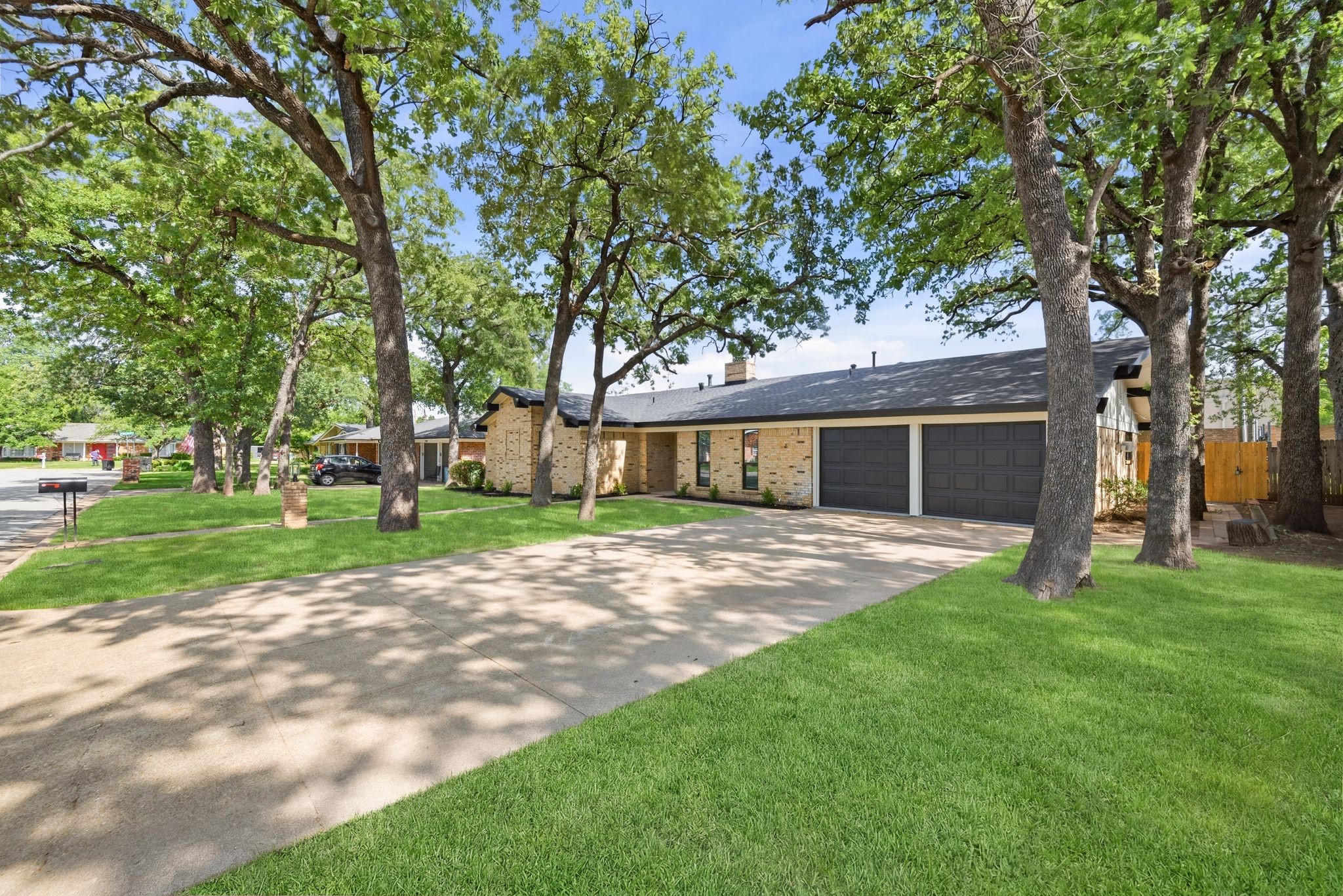 709 Thousand Oaks Drive Hurst TX 76054