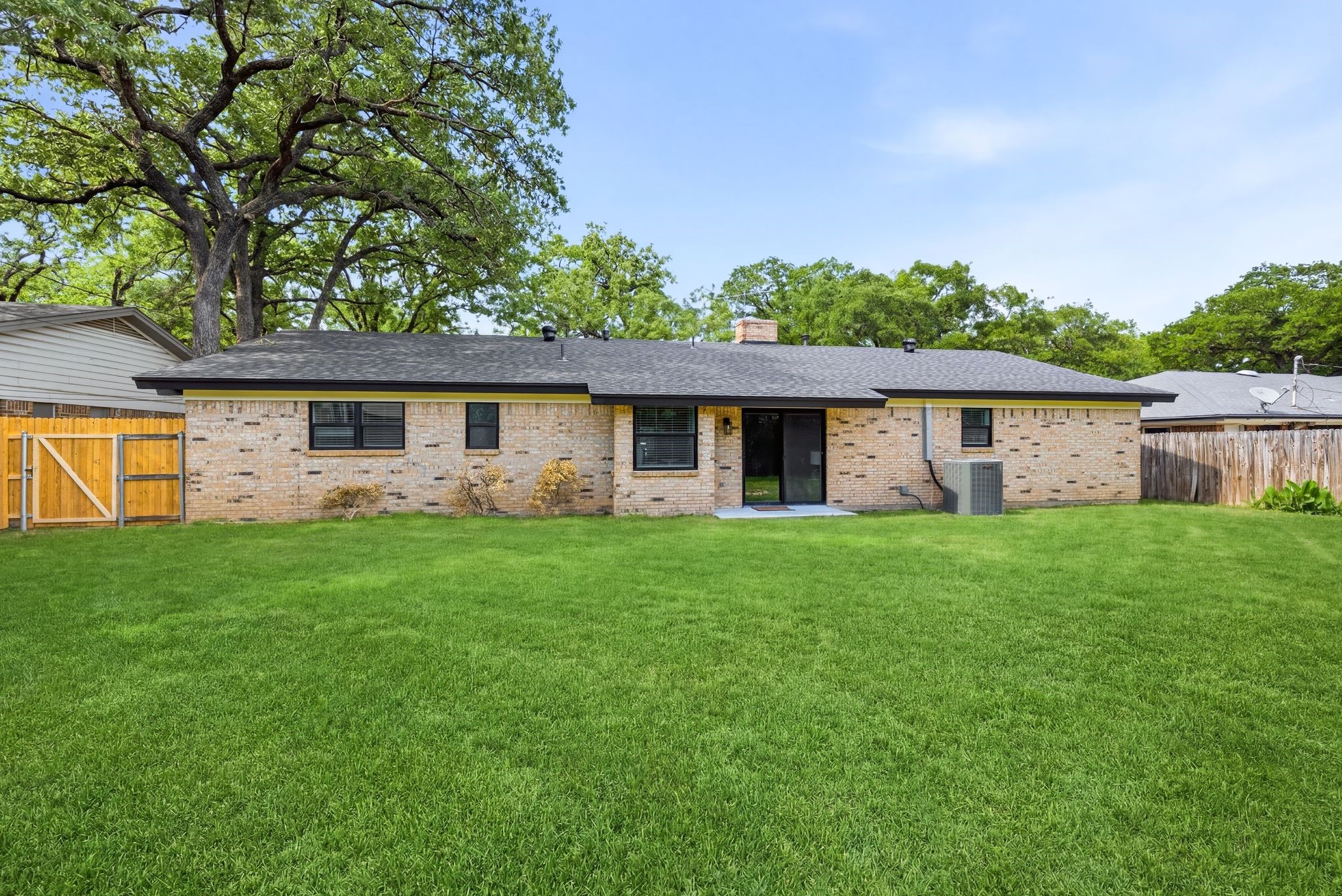 709 Thousand Oaks Drive Hurst TX 76054