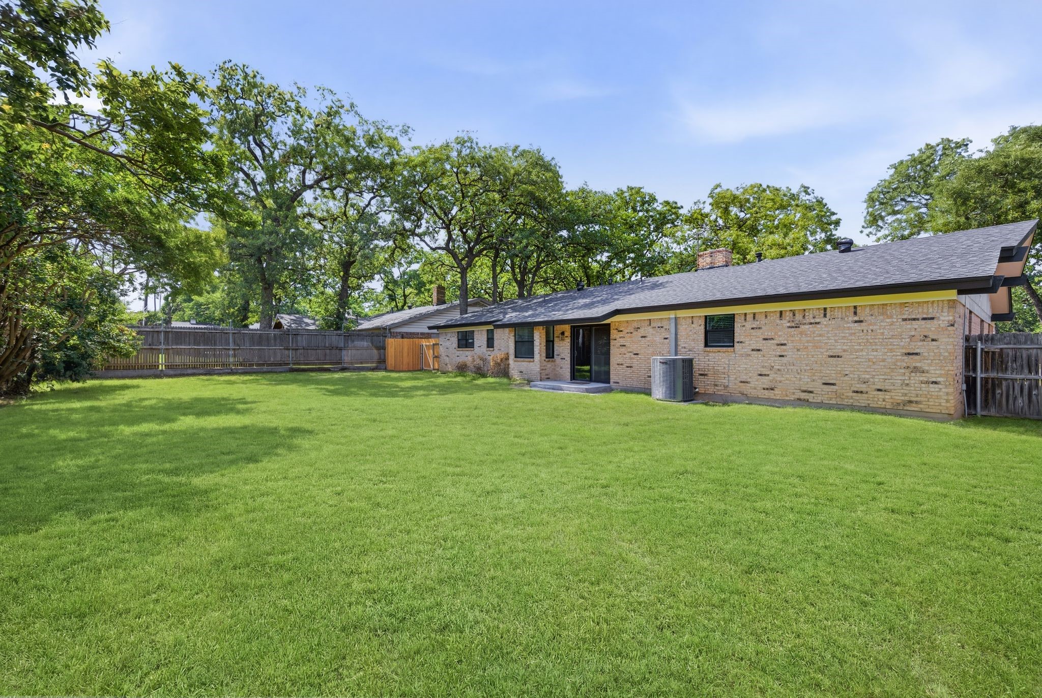 709 Thousand Oaks Drive Hurst TX 76054