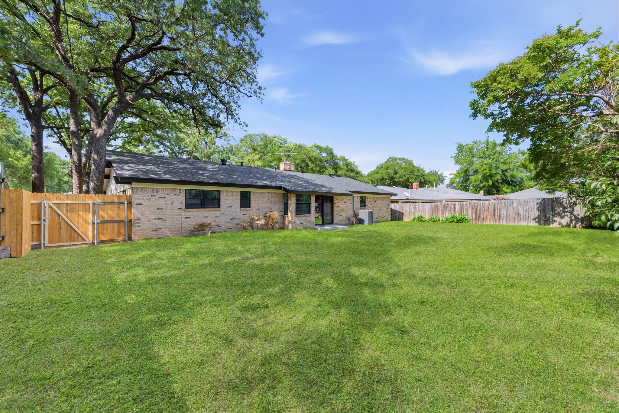 709 Thousand Oaks Drive Hurst TX 76054