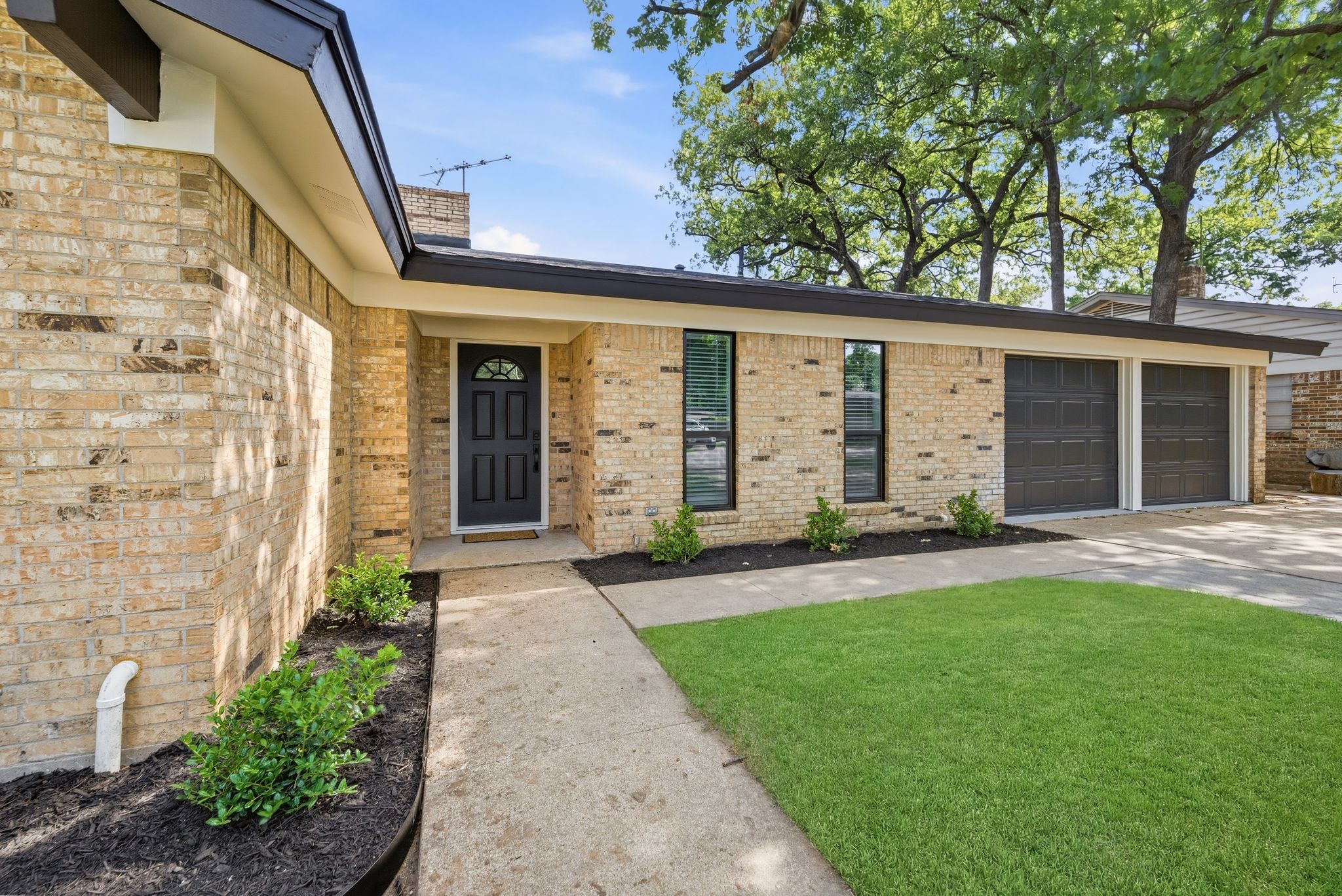 709 Thousand Oaks Drive Hurst TX 76054