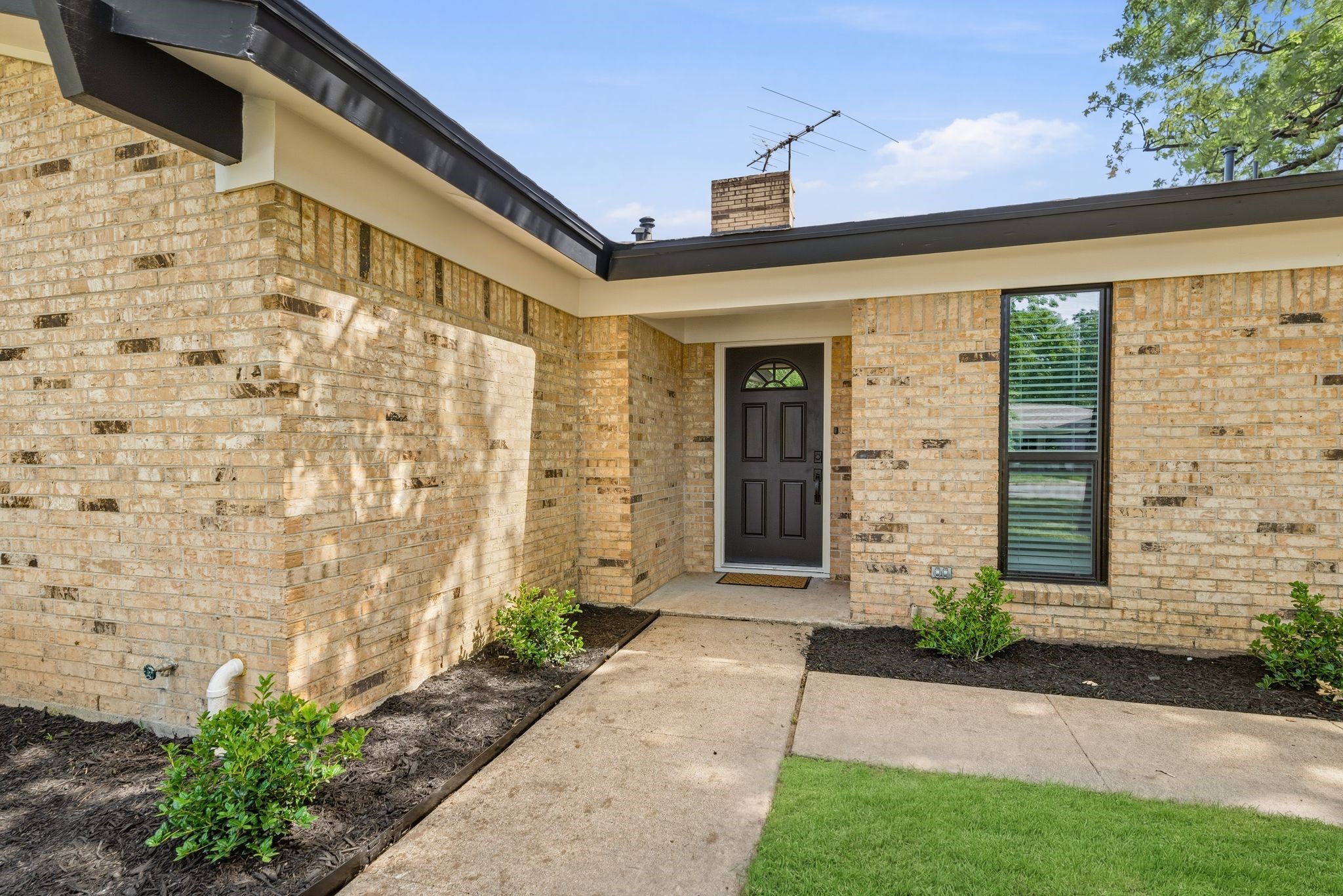 709 Thousand Oaks Drive Hurst TX 76054