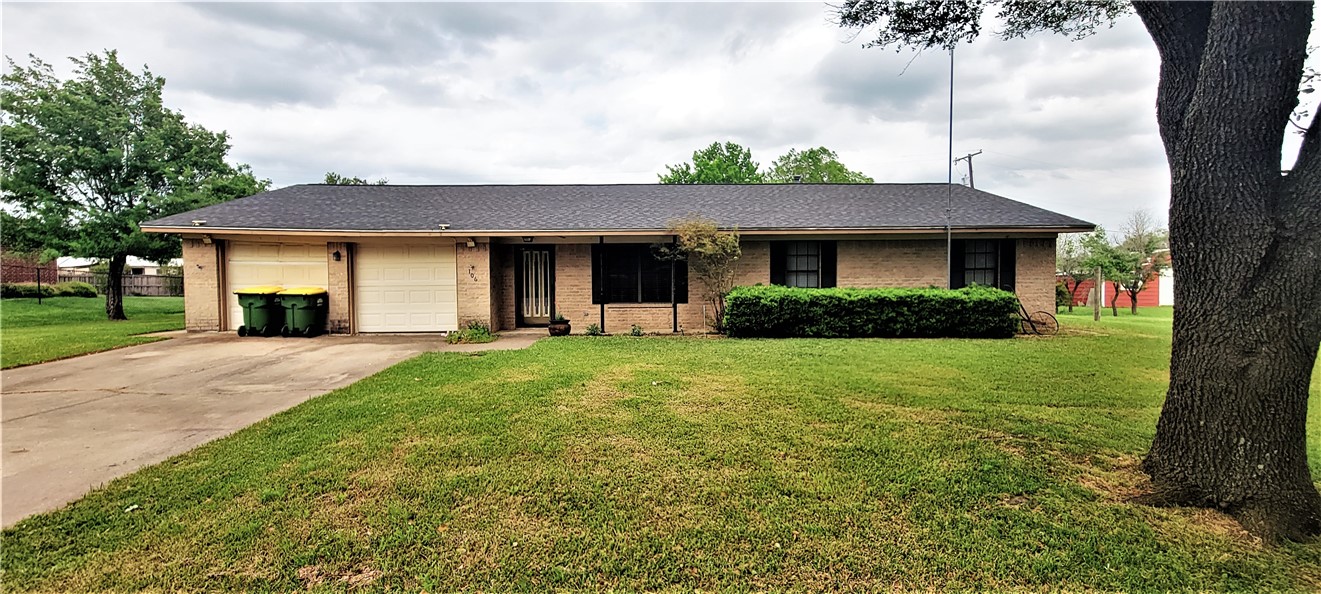 106 Frost Creek Avenue Groesbeck TX 76642