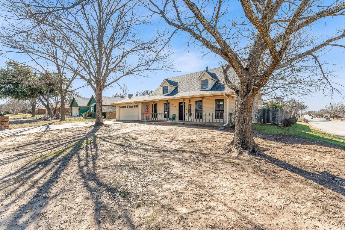 216 Brentwood Street Stephenville TX 76401