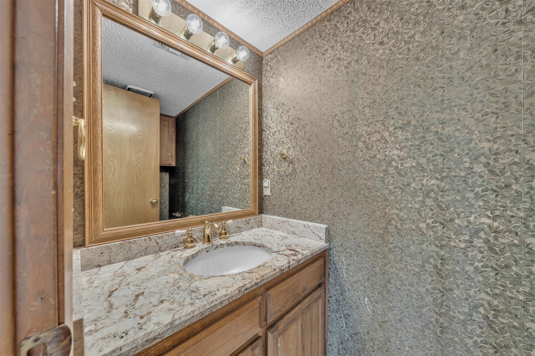 205 William Wallace Drive Burleson TX 76028