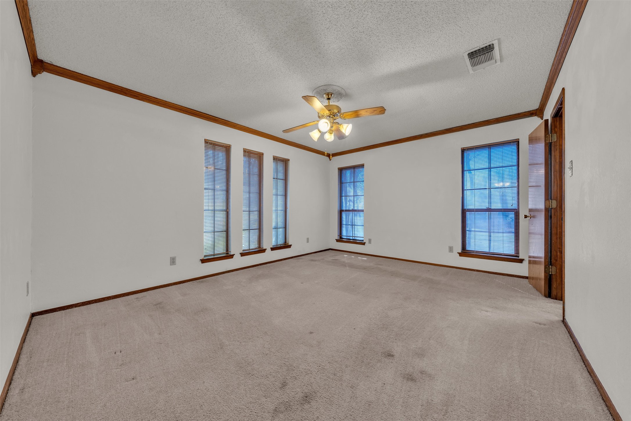 205 William Wallace Drive Burleson TX 76028