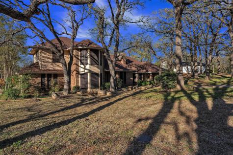 205 William Wallace Drive Burleson TX 76028