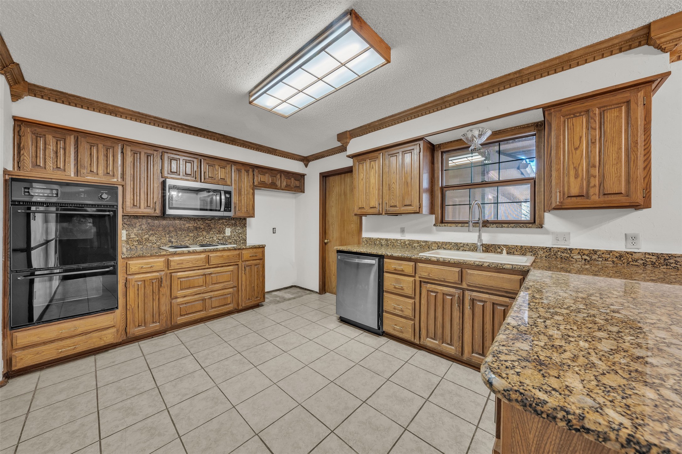 205 William Wallace Drive Burleson TX 76028