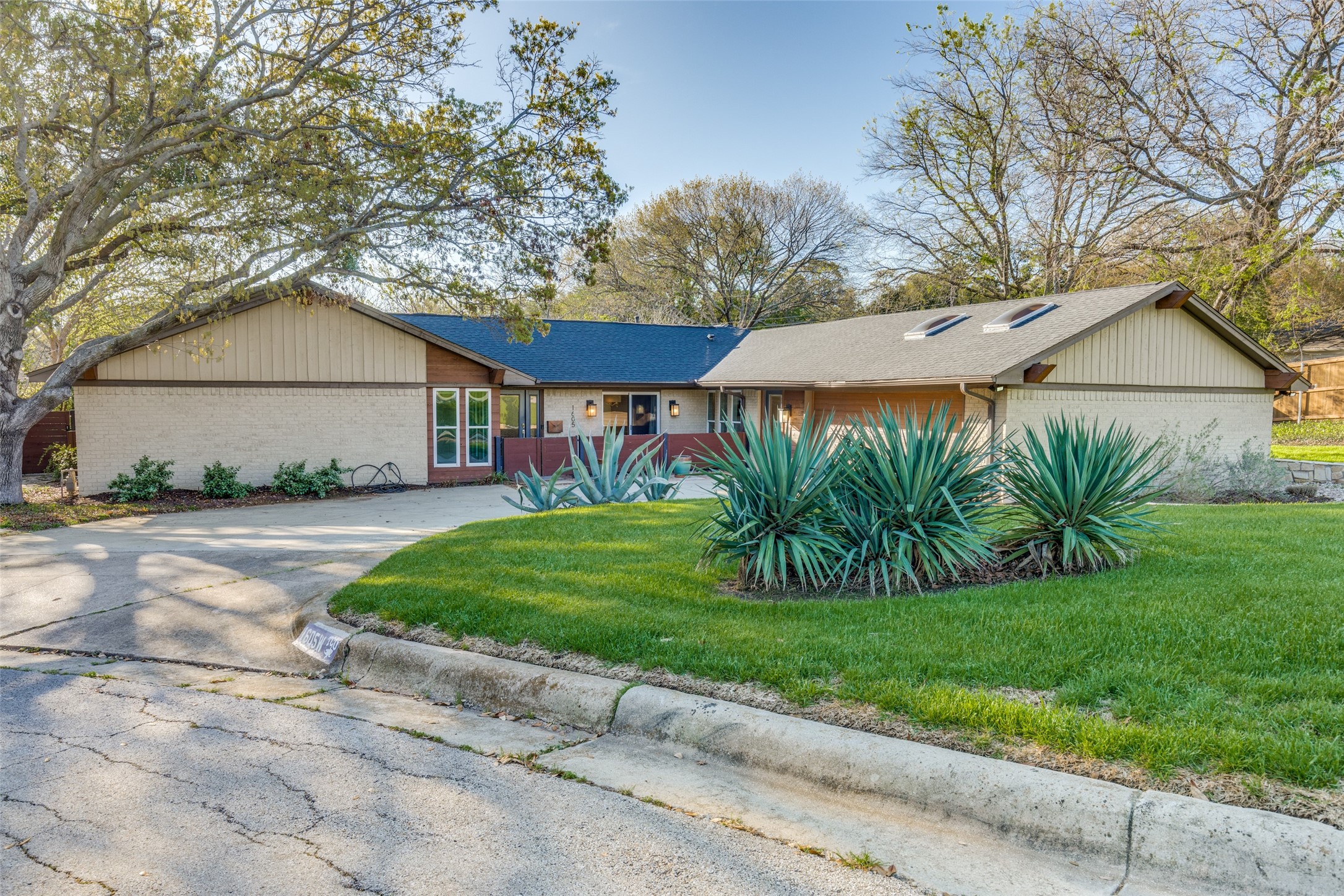 1605 Dakar Road W Fort Worth TX 76116