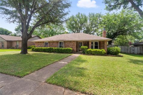 817 Casa Linda Street Ennis TX 75119