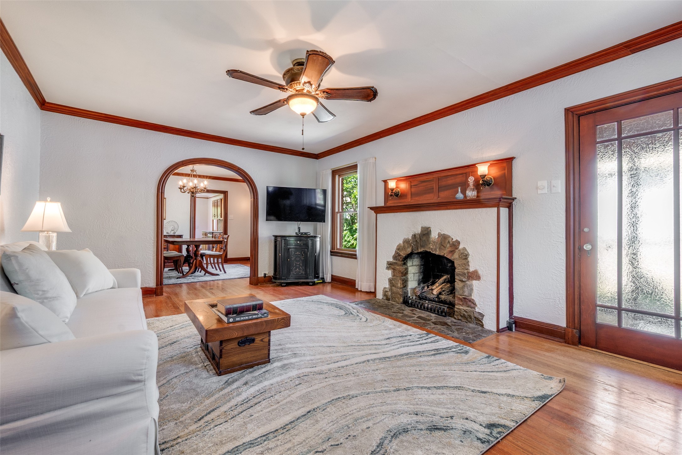 6903 Vivian Avenue Dallas TX 75223