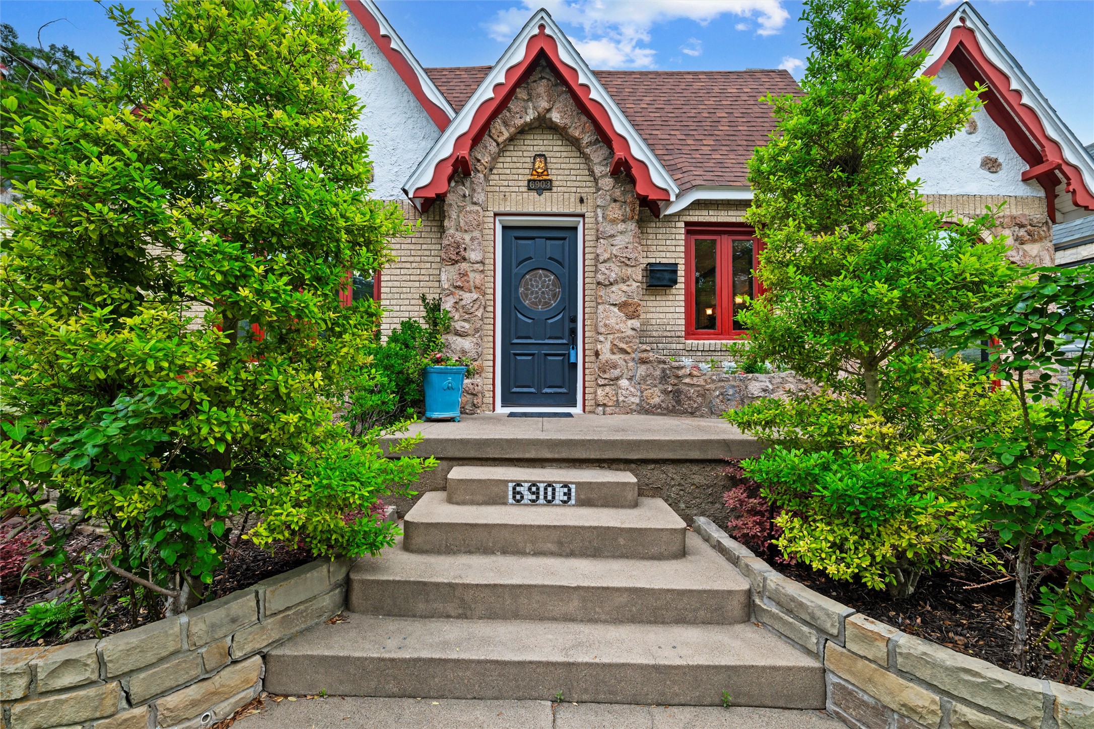 6903 Vivian Avenue Dallas TX 75223