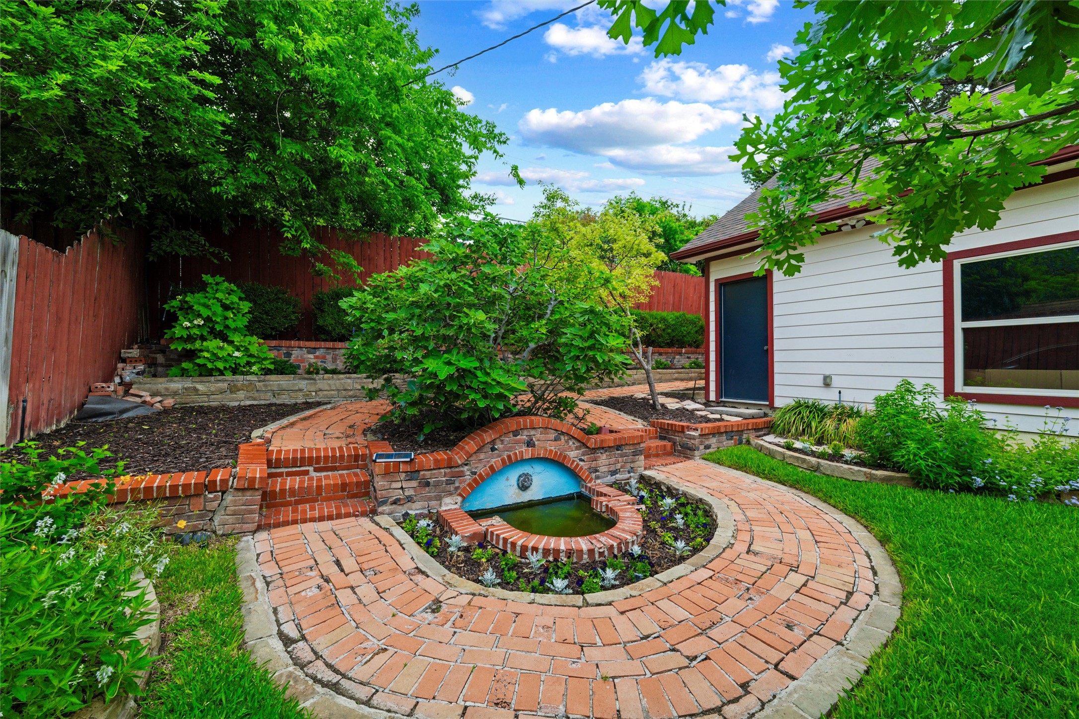 6903 Vivian Avenue Dallas TX 75223