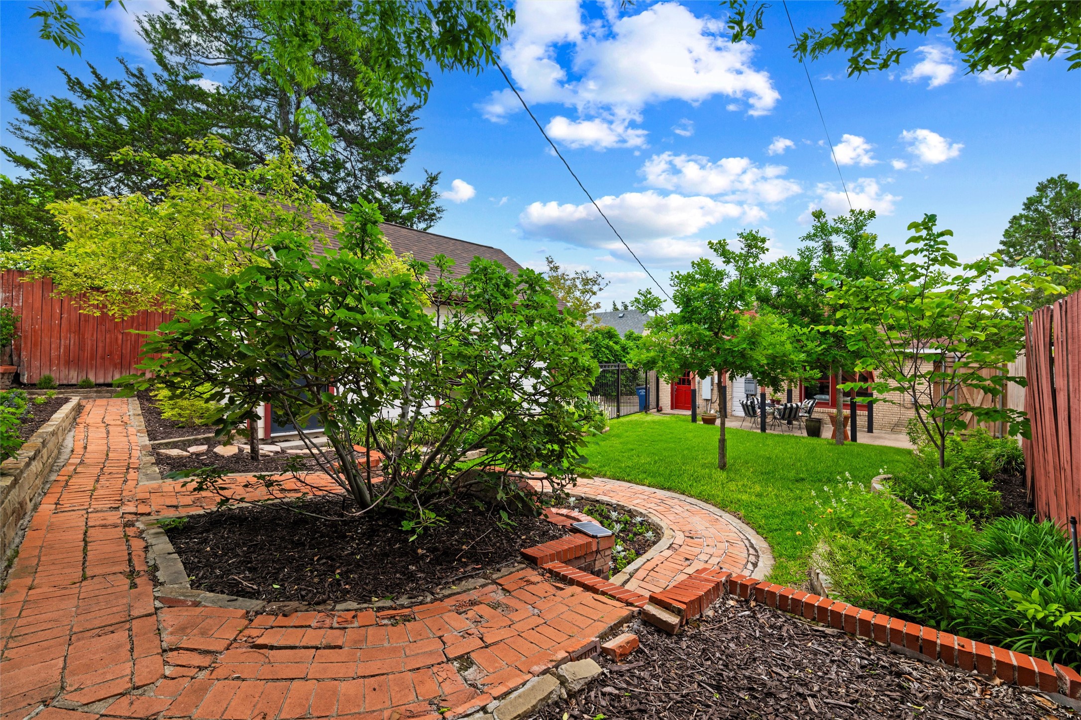 6903 Vivian Avenue Dallas TX 75223