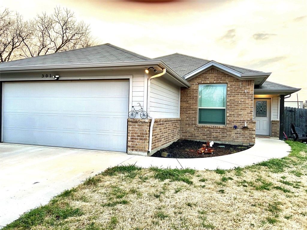 303 N 2nd Street Godley TX 76044
