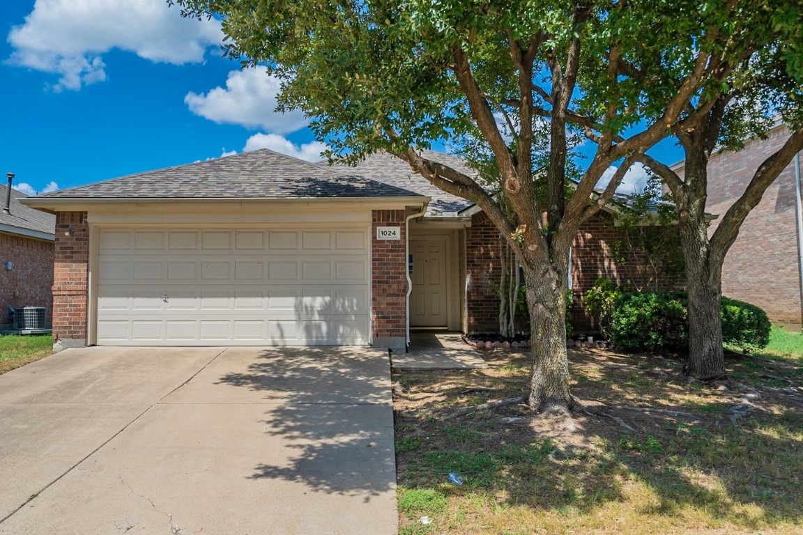 1024 Valley Brook Lane Grand Prairie TX 75052