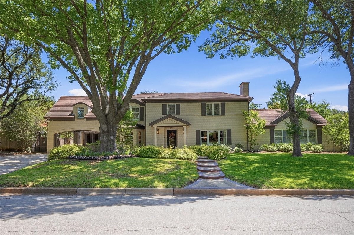 1301 Thomas Place Fort Worth TX 76107