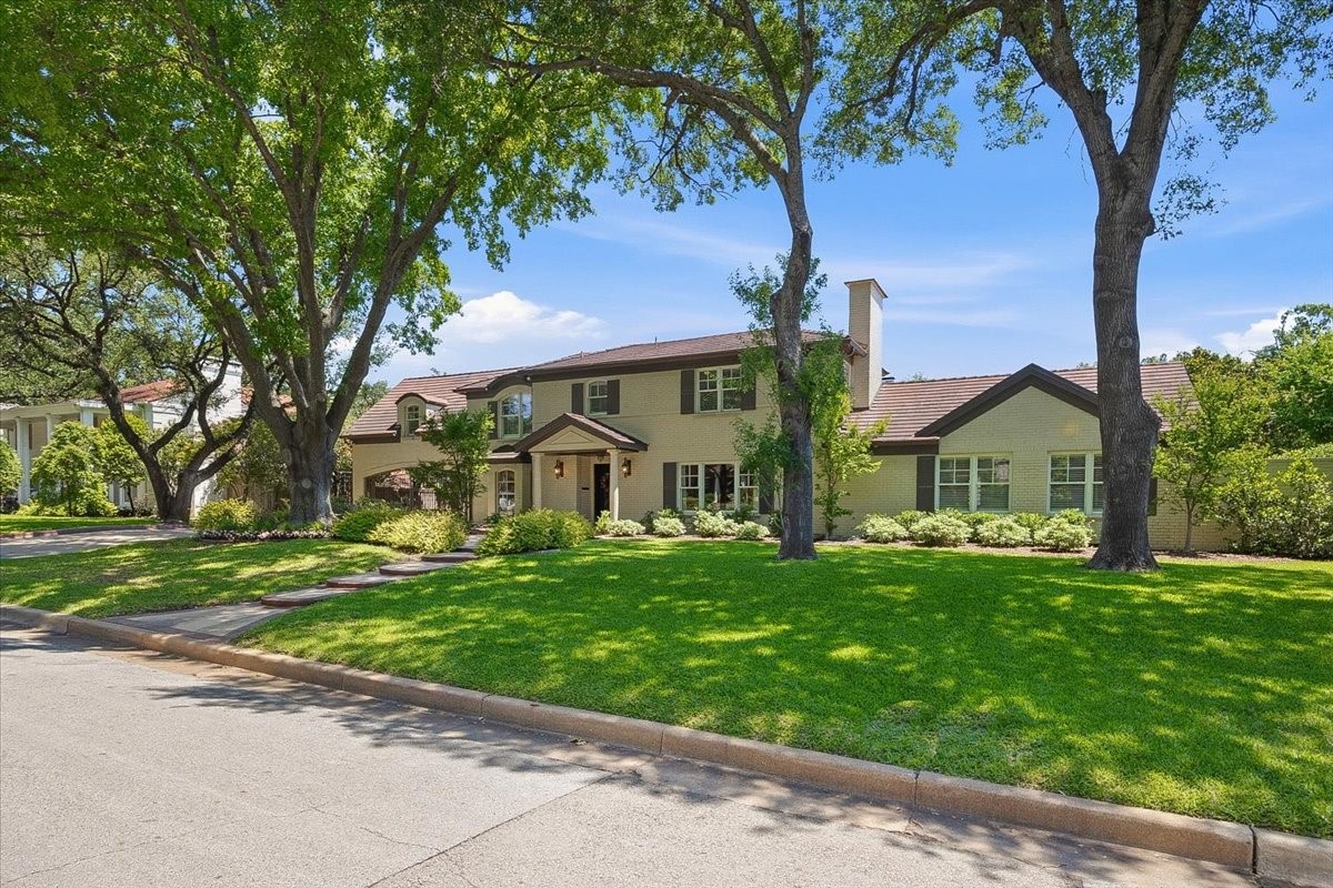 1301 Thomas Place Fort Worth TX 76107