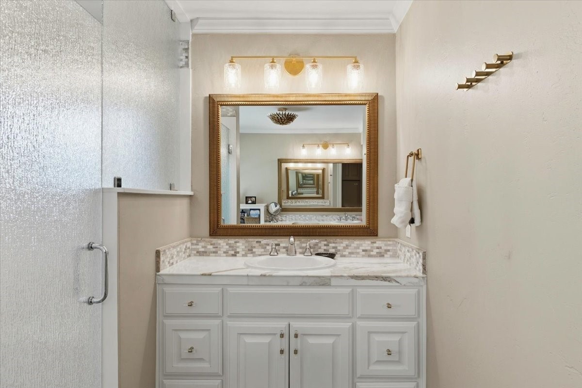 1301 Thomas Place Fort Worth TX 76107