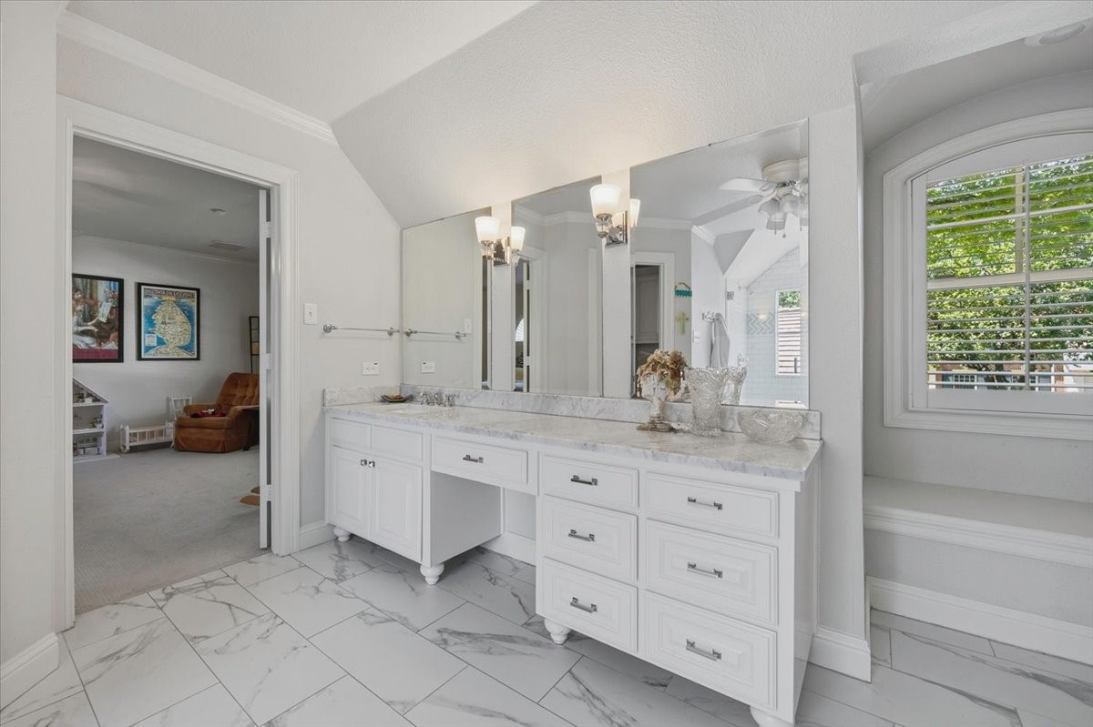 1301 Thomas Place Fort Worth TX 76107