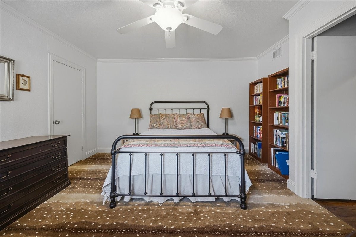 1301 Thomas Place Fort Worth TX 76107