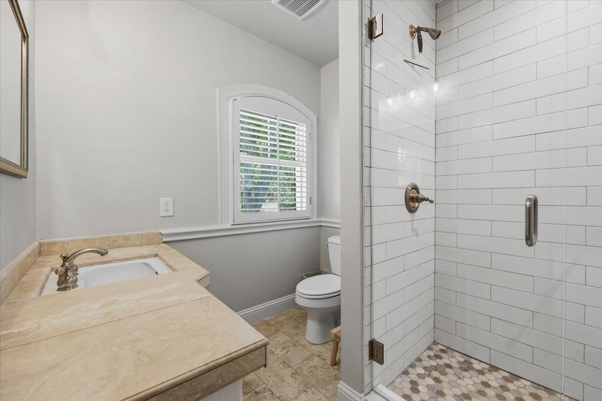 1301 Thomas Place Fort Worth TX 76107