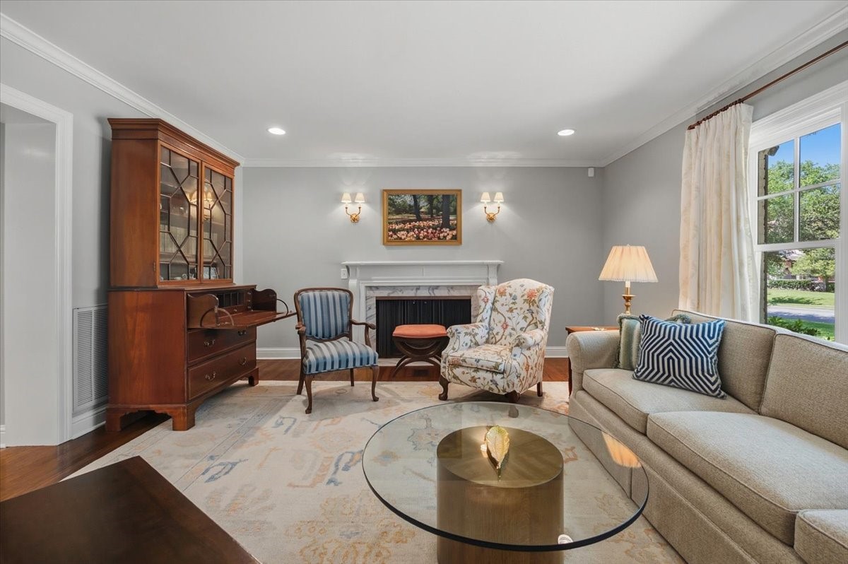 1301 Thomas Place Fort Worth TX 76107